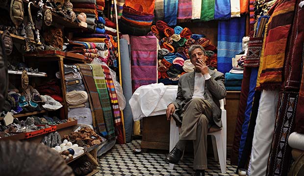 Vendedor preparado para regatear en Marruecos